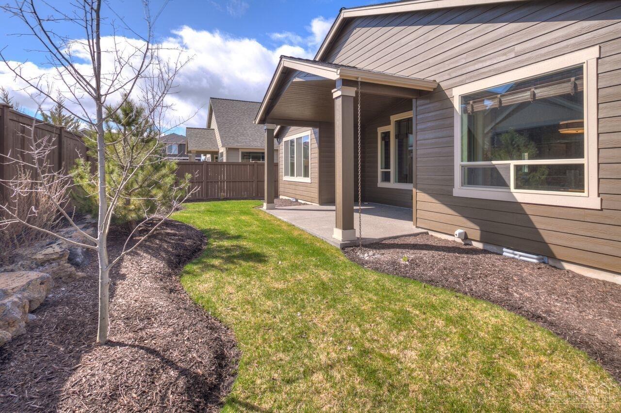 61061 Manhae Loop Bend, OR 97702 - Photo 18 of 25 Gallery Image 18