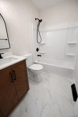 $230,000 | 108 Market Street, Paris, MO 65275