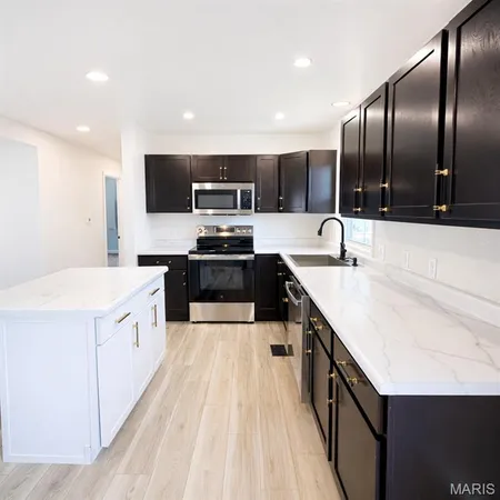 $230,000 | 108 Market Street, Paris, MO 65275