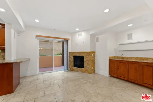 $5,000 | 16123 Sunset Boulevard, Unit 101, Pacific Palisades, CA 90272