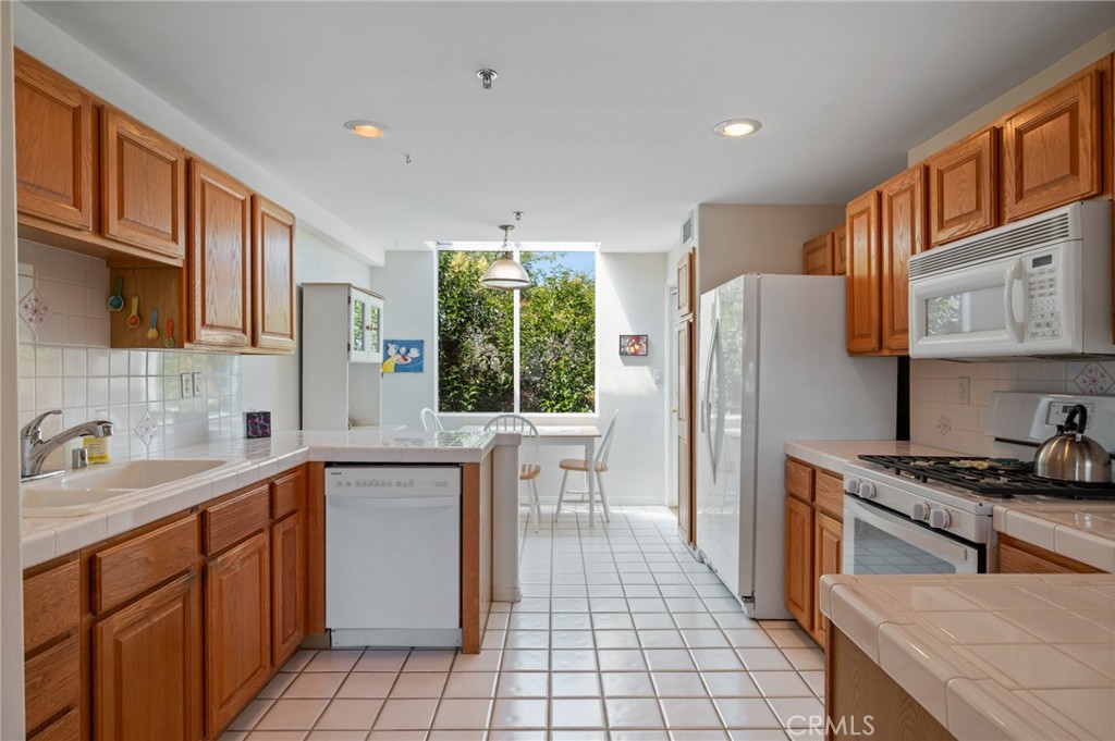 669 West 40th Street, Unit 2 San Pedro, CA 90731 - Photo 14 of 64