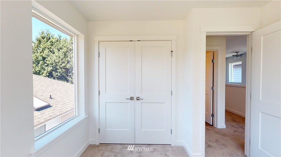 320 South 48th Street, Unit H19 Renton, WA 98055 - Photo 22 of 29 an empty room with windows