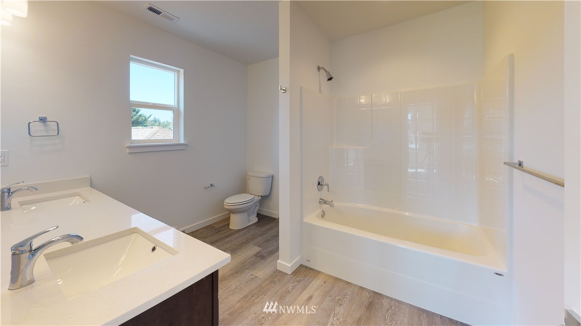 320 South 48th Street, Unit H19 Renton, WA 98055 - Photo 23 of 29 a bathroom with a bathtub and a sink