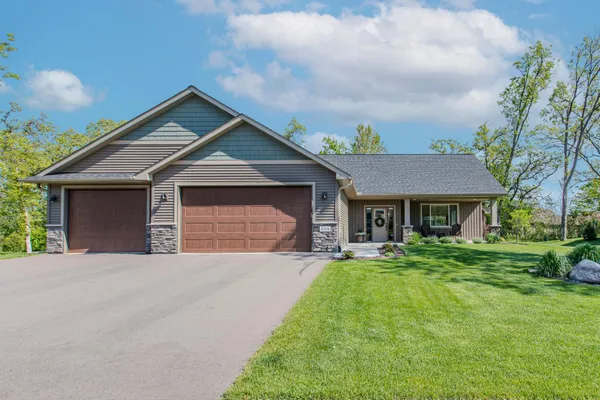 $489,900 | 4704 381st Trail, North Branch, MN 55056