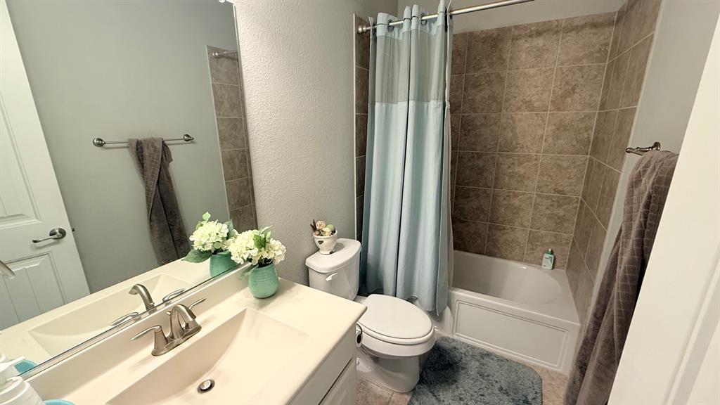 337 Prairie Ridge Lane Lewisville, TX 75056 - Photo 4 of 28 a bathroom with a sink toilet and shower