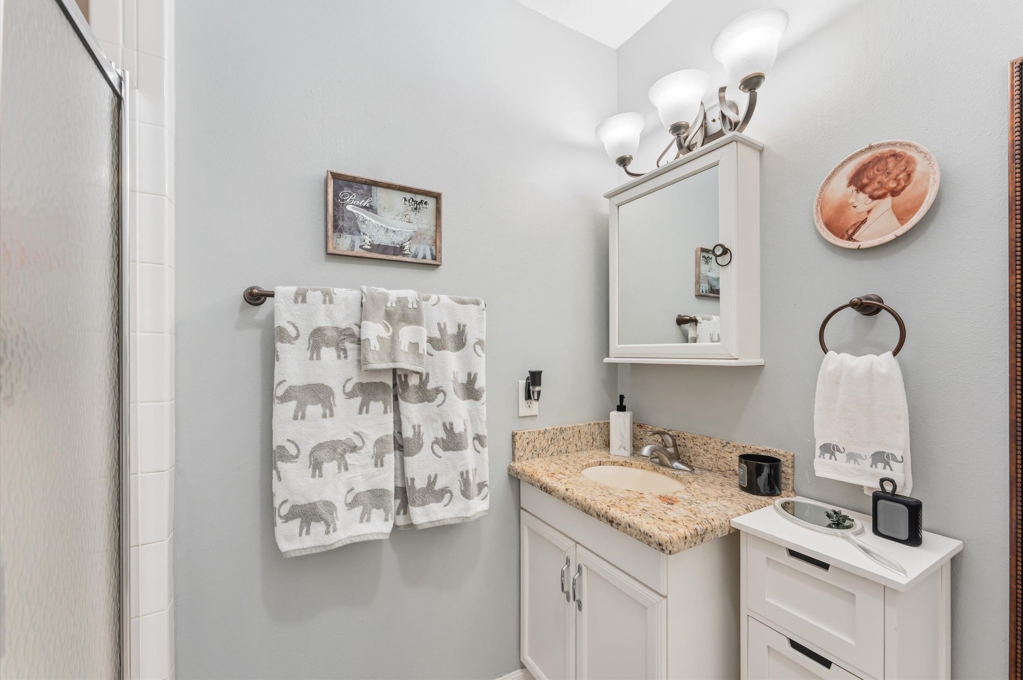 1840 Caroline Street Dickinson, TX 77539 - Photo 25 of 45 Bedroom 4 Ensuite Bathroom