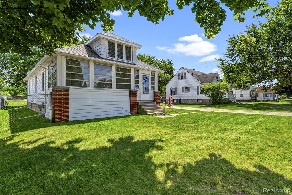 1709 Michigan Avenue Bay City, MI 48708 - Photo 4 of 42
