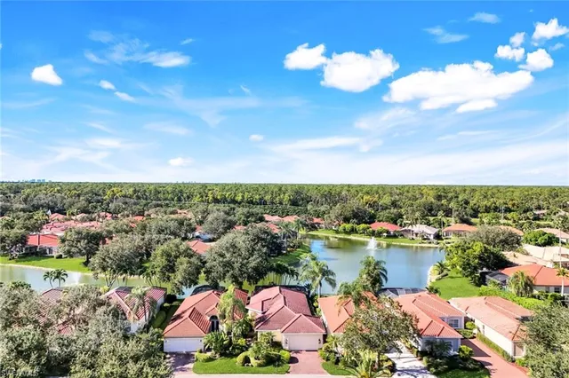 $825,000 | 915 Fountain Run, Naples, FL 34119