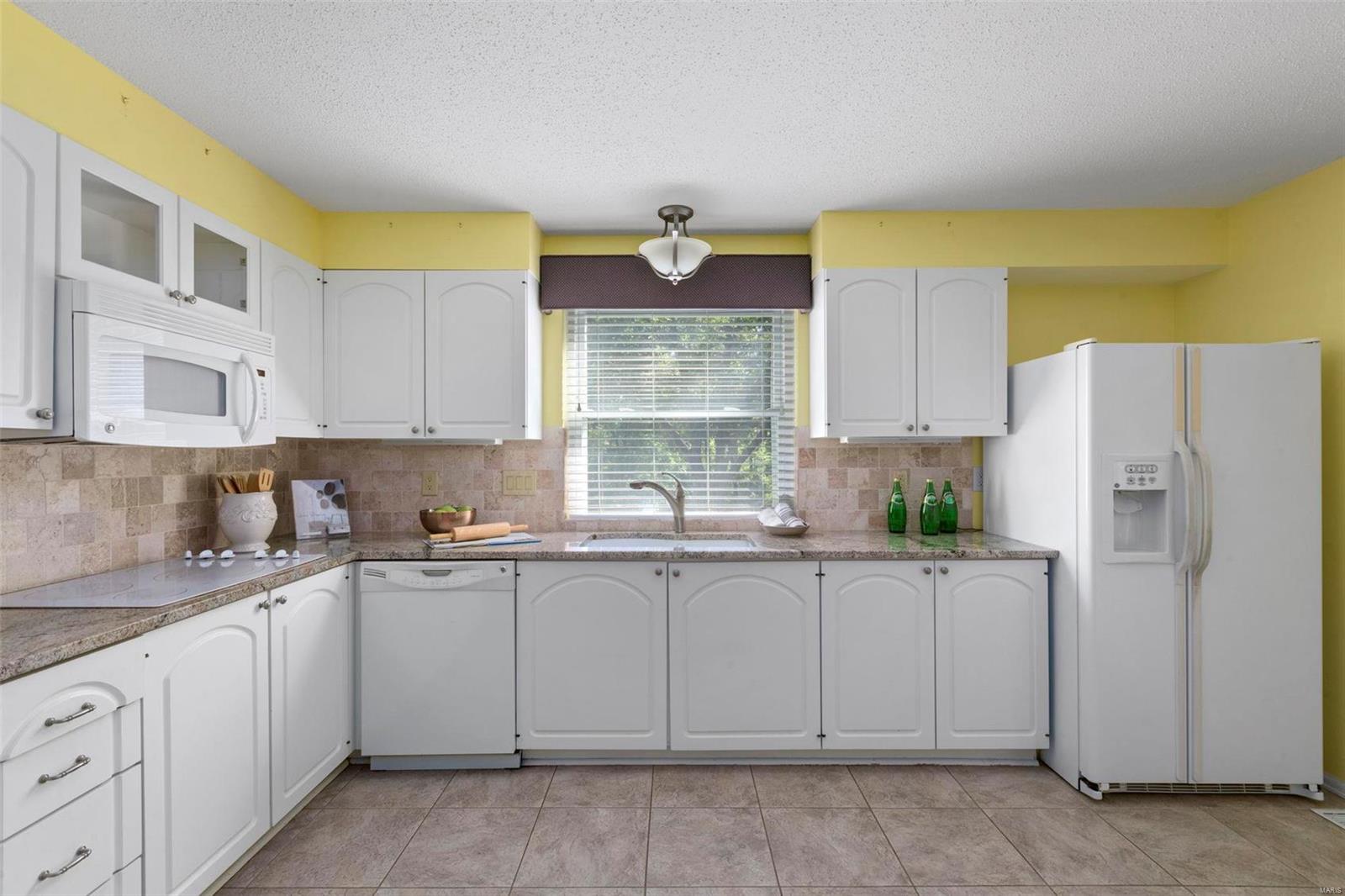 445 Maymont Drive Ballwin, MO 63011 - Photo 15 of 32