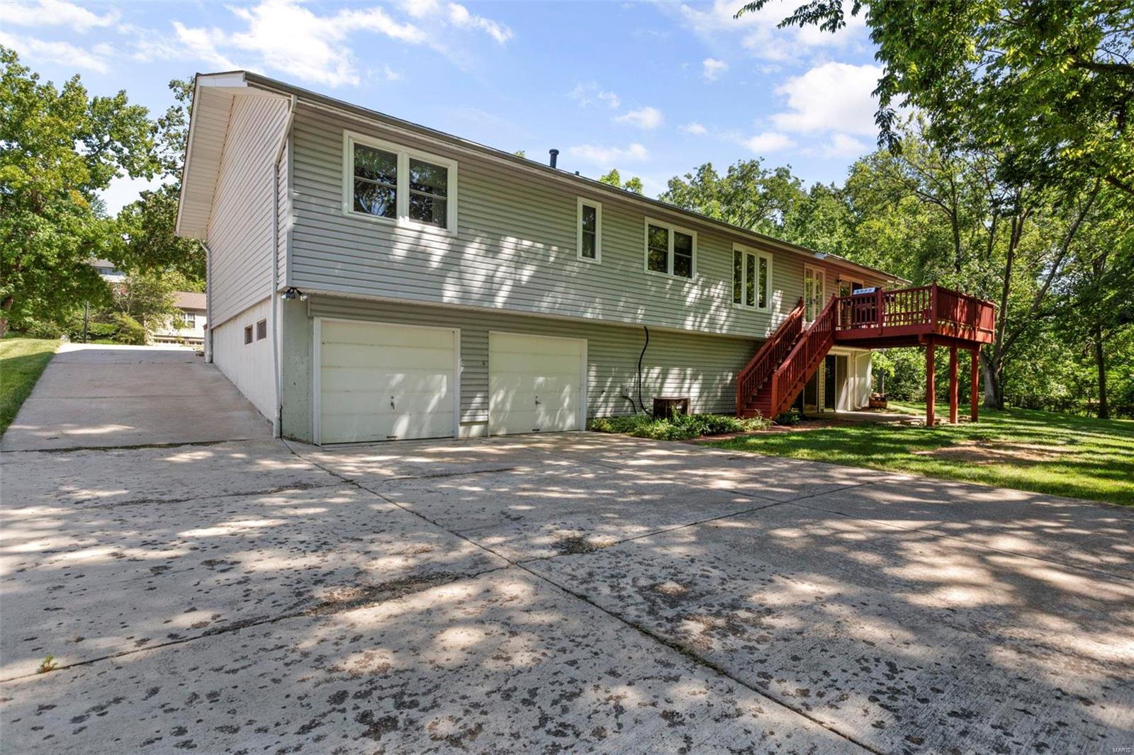 445 Maymont Drive Ballwin, MO 63011 - Photo 7 of 32