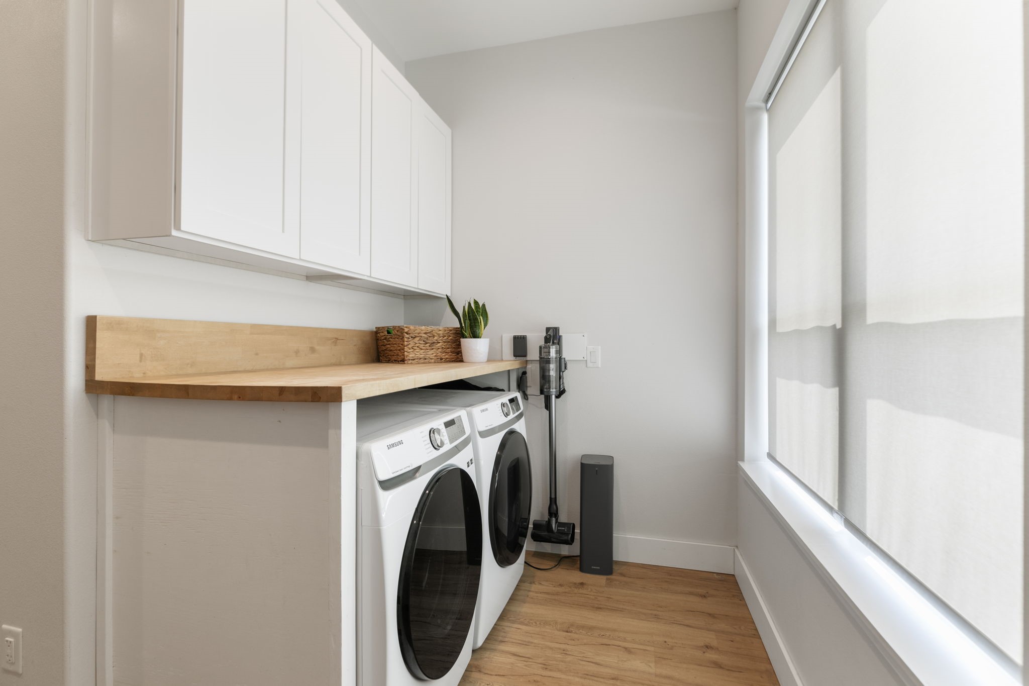 1400 Hicks Street Tomball, TX 77375 - Photo 34 of 45 a utility room with dryer and washer