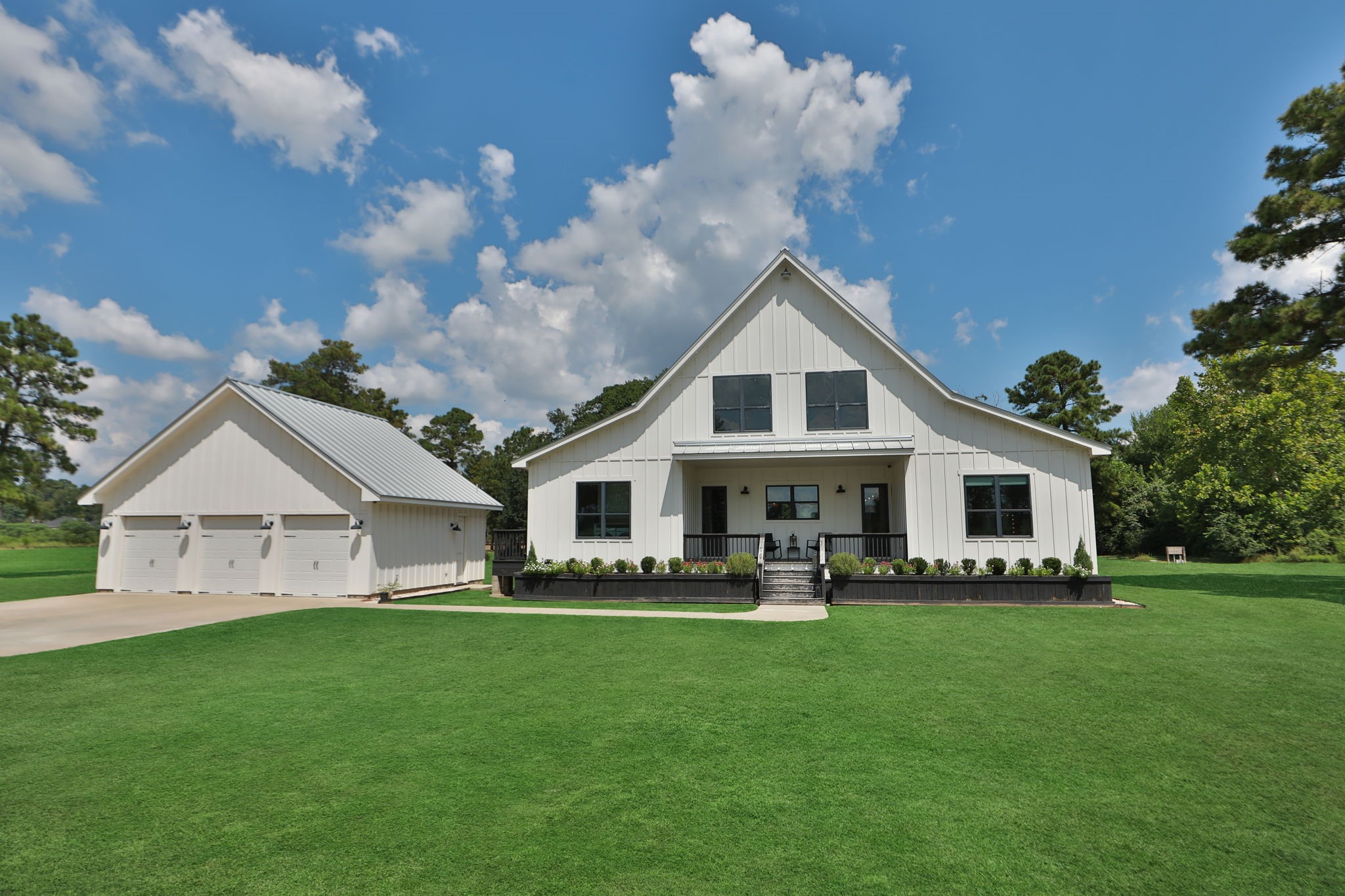 1400 Hicks Street Tomball, TX 77375 - Photo 4 of 45 a front view of house with yard and green space
