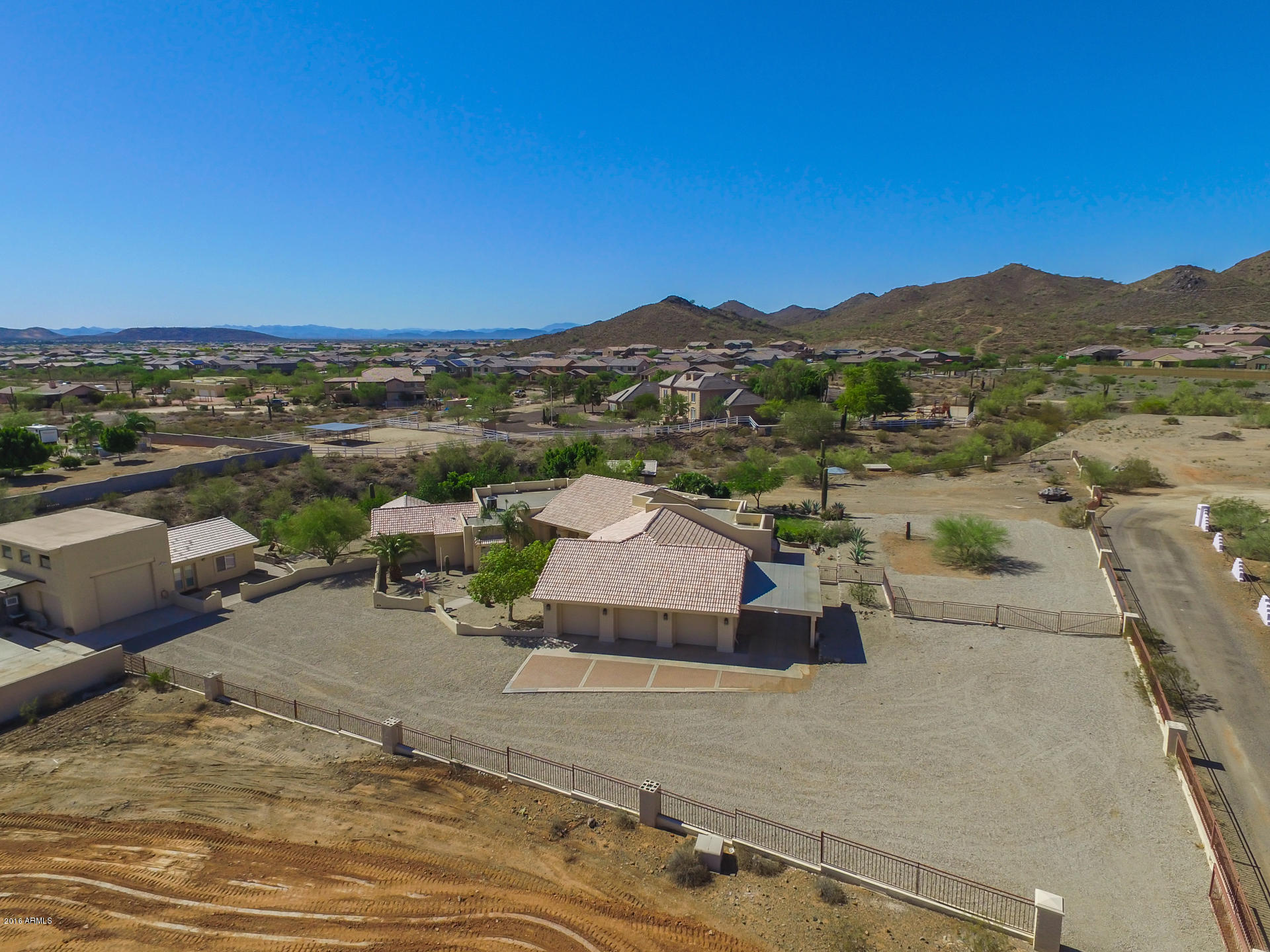 912 West Briles Road Phoenix, AZ 85085 - Photo 2 of 67 Views