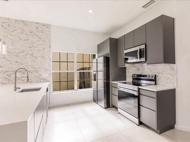 21475 Southwest 90th Place Cutler Bay, FL 33189 - Photo 11 of 25