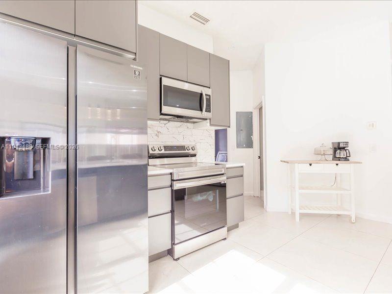 21475 Southwest 90th Place Cutler Bay, FL 33189 - Photo 7 of 25