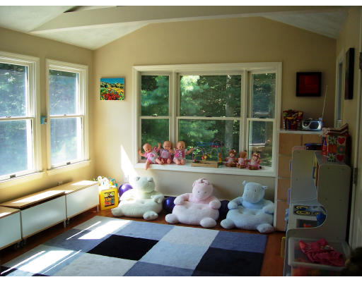 17 Longmeadow Road Norfolk, MA 02056 - Photo 8 of 12 Gallery Image 8