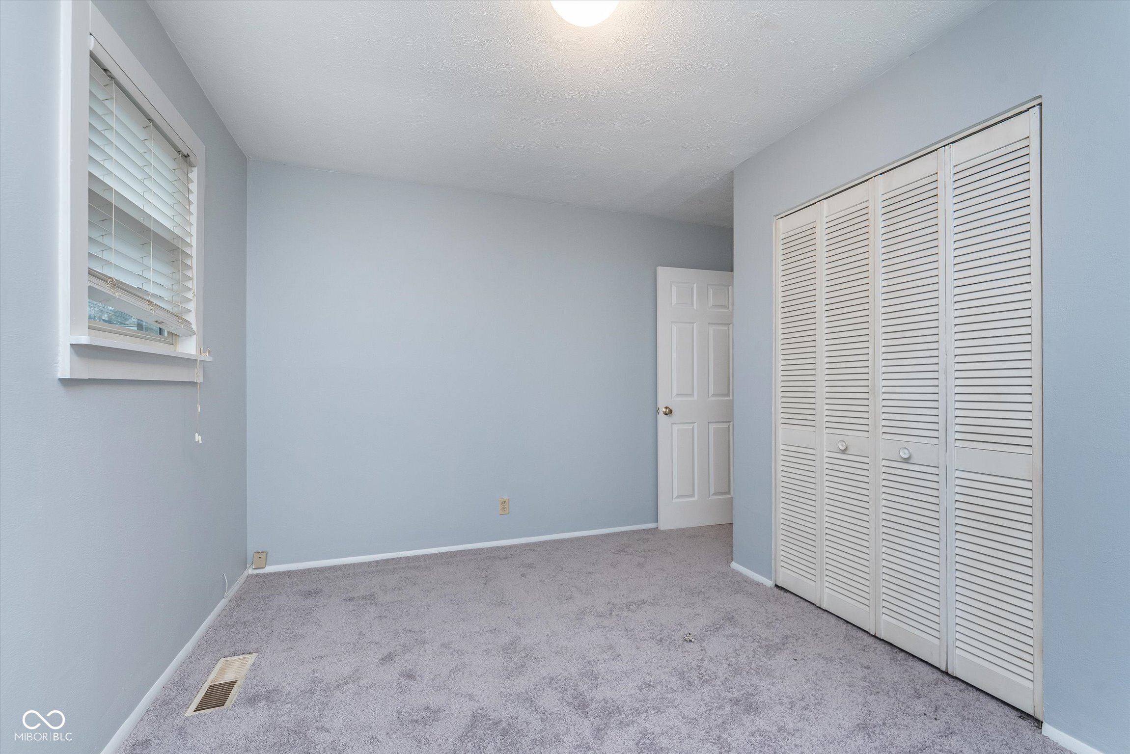 325 South Kenmore Road Indianapolis, IN 46219 - Photo 12 of 21 Gallery Image 12