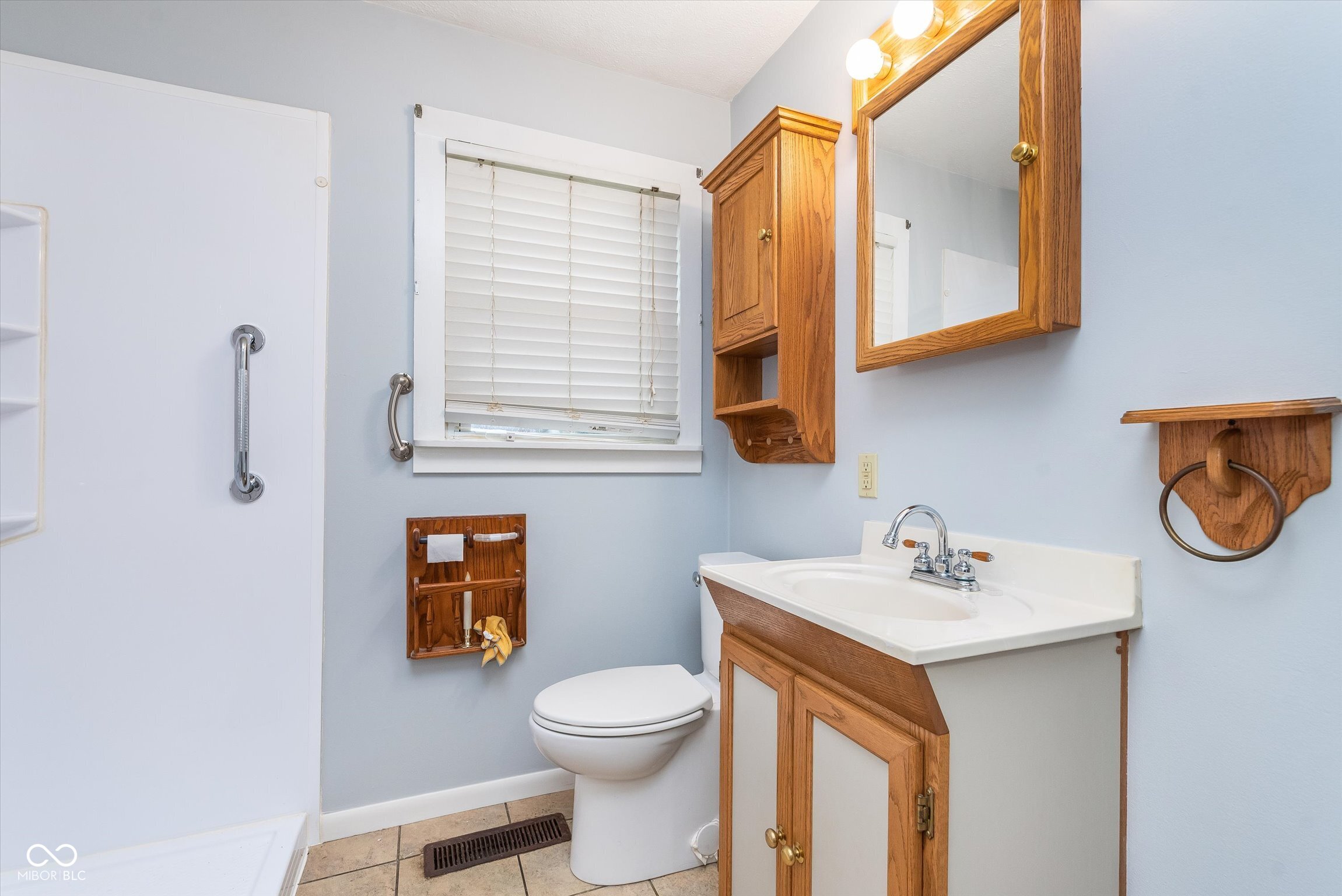 325 South Kenmore Road Indianapolis, IN 46219 - Photo 14 of 21 Gallery Image 14