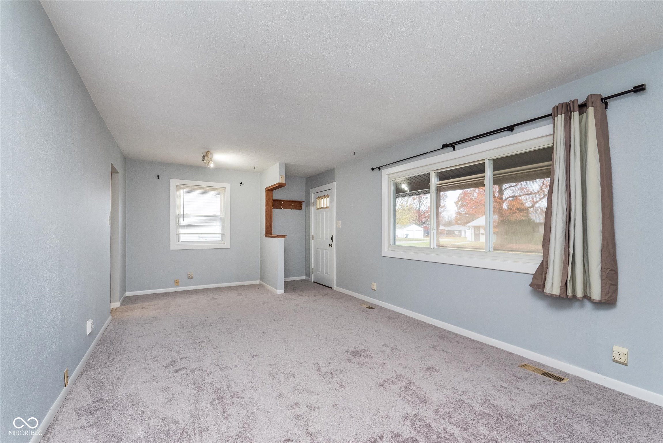 325 South Kenmore Road Indianapolis, IN 46219 - Photo 4 of 21 Gallery Image 4