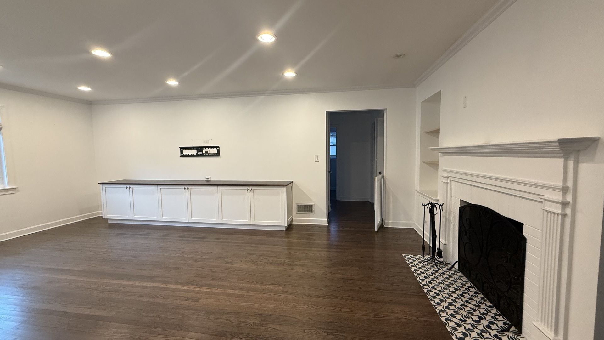 850 Kenton Road Deerfield, IL 60015 - Photo 2 of 21