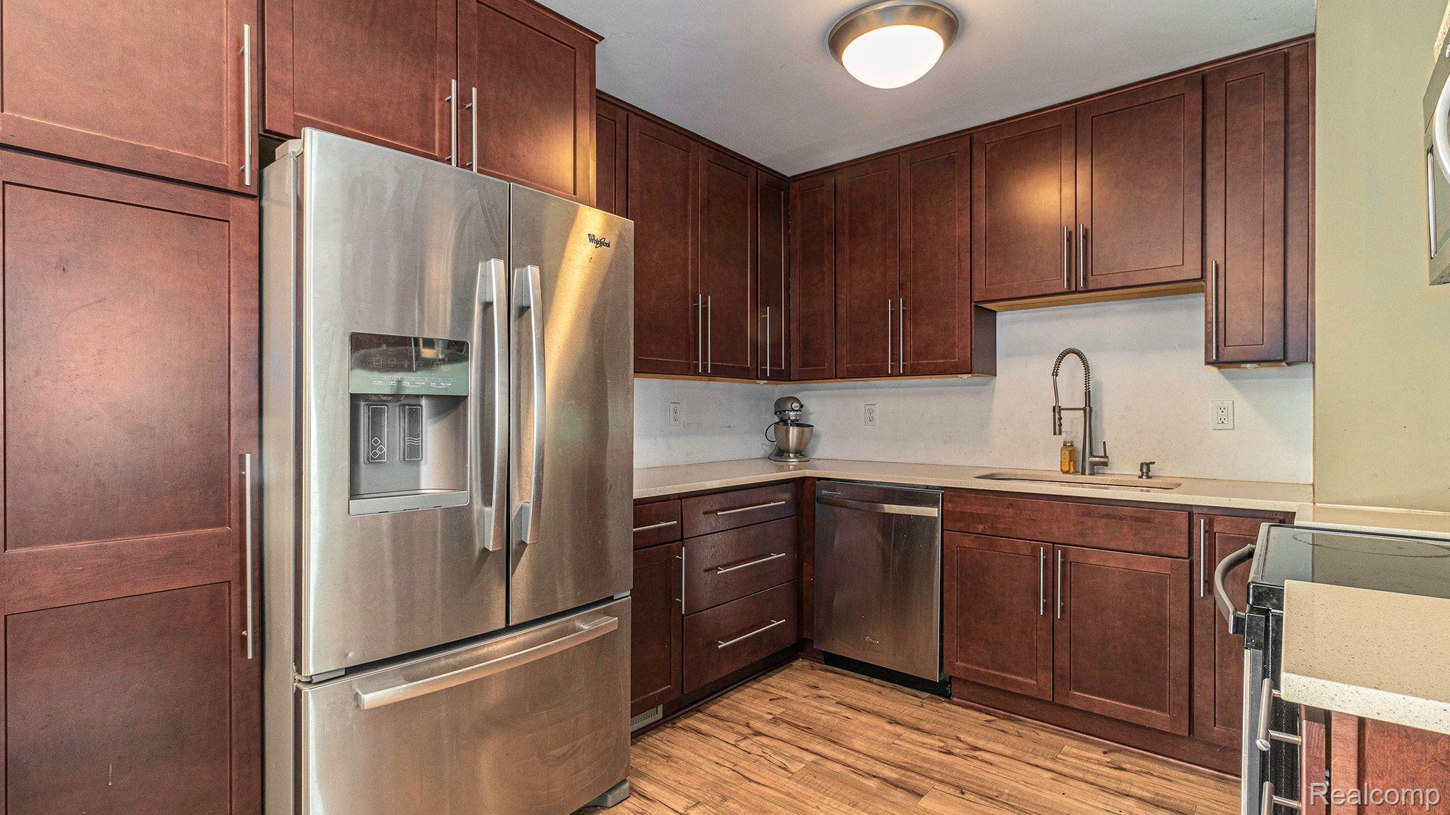 903 Brighton Lake Road Brighton, MI 48116 - Photo 5 of 16 Gallery Image 5