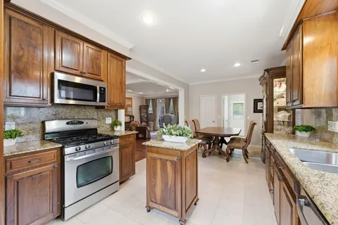 $553,000 | 77 West Night Heron Place, The Woodlands, TX 77382