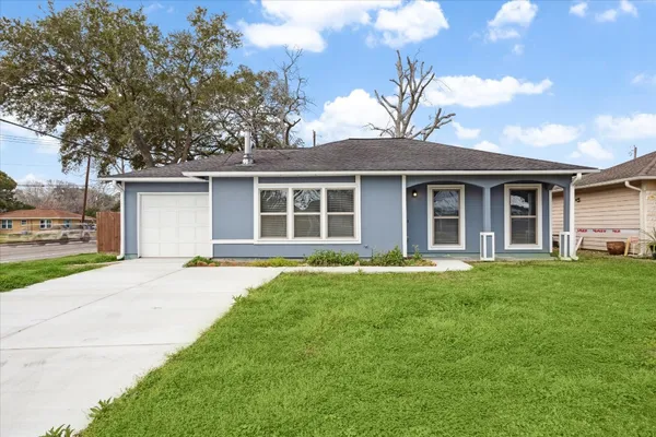 $2,000 | 714 Heisse Street, Alvin, TX 77511
