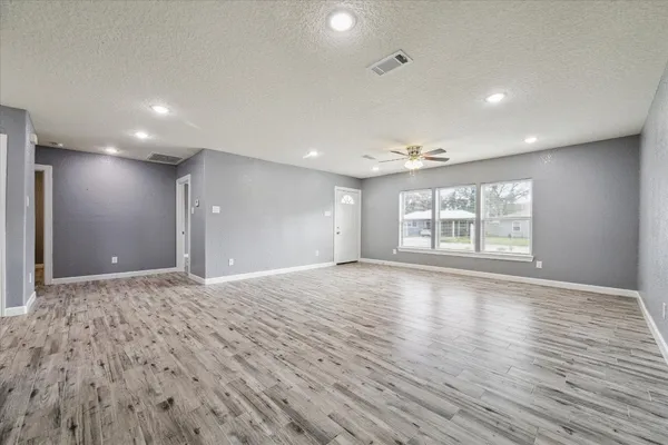 $2,000 | 714 Heisse Street, Alvin, TX 77511