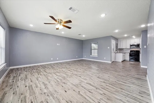 $2,000 | 714 Heisse Street, Alvin, TX 77511