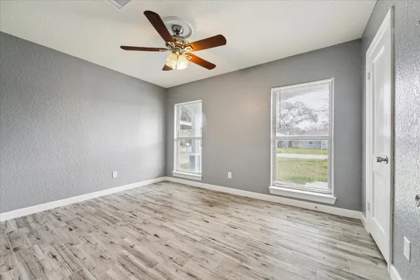 $2,000 | 714 Heisse Street, Alvin, TX 77511