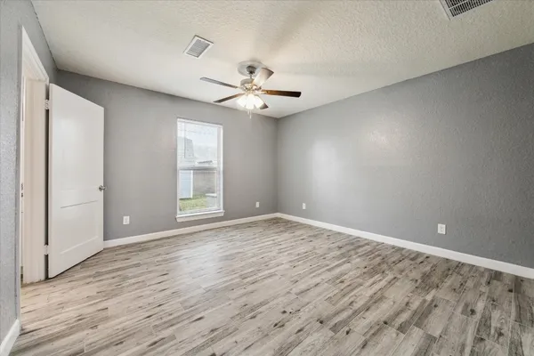 $2,000 | 714 Heisse Street, Alvin, TX 77511