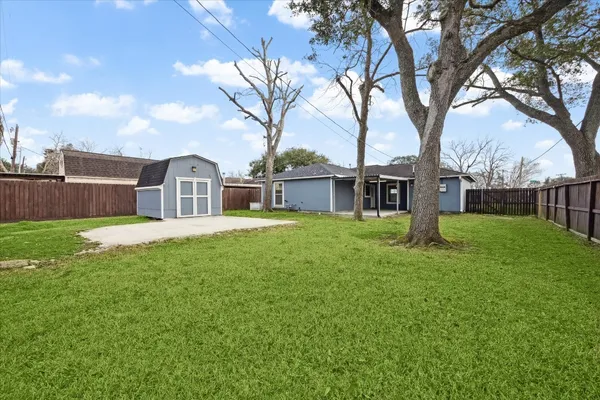 $2,000 | 714 Heisse Street, Alvin, TX 77511