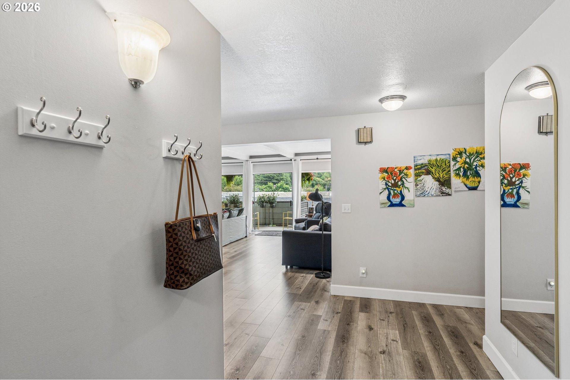 4460 Southwest Scholls Ferry Road Portland, OR 97225 - Photo 2 of 24 Entrance/Foyer
