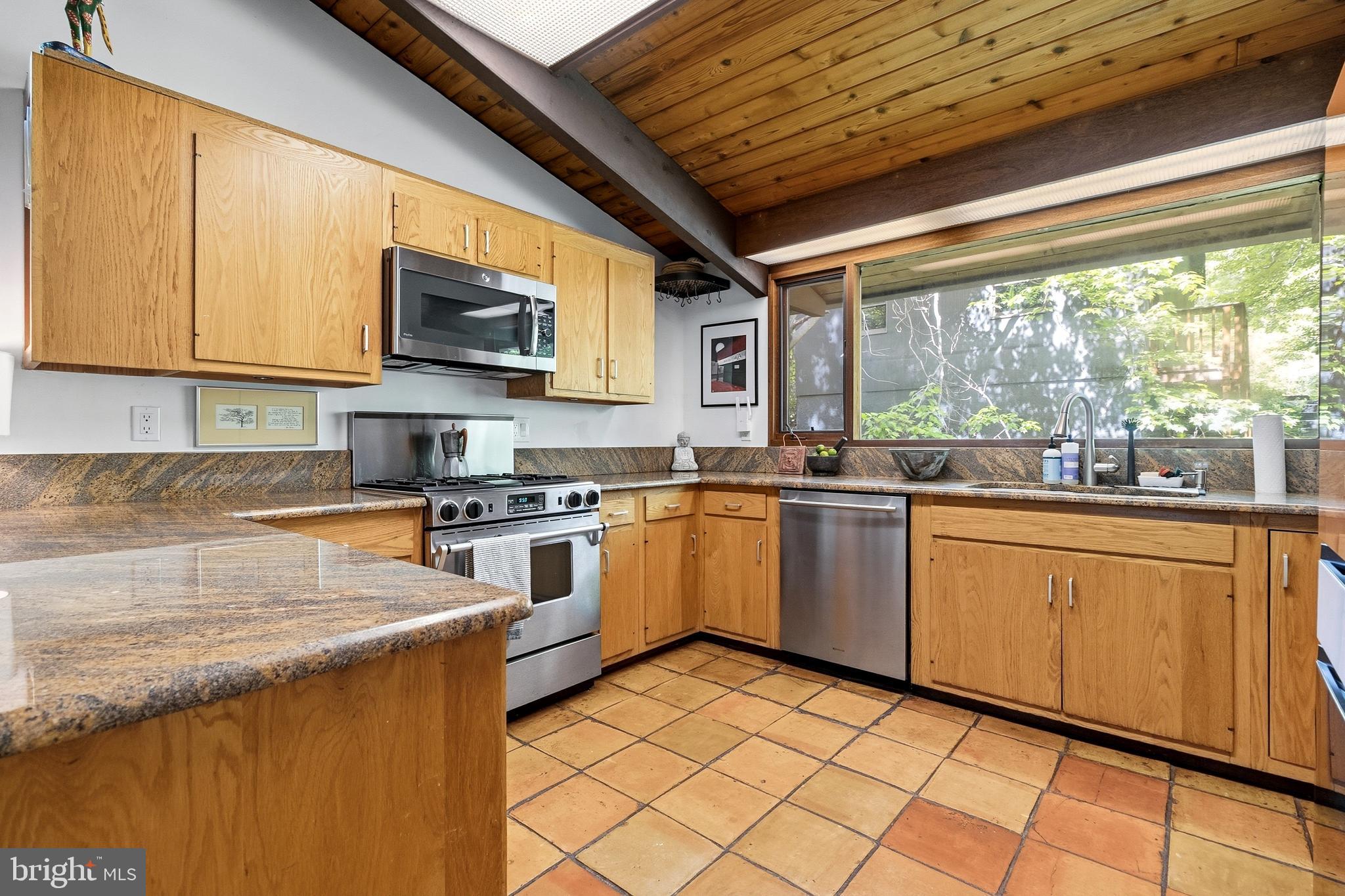 10815 Cross School Road Reston, VA 20191 - Photo 10 of 48 Kitchen