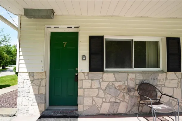 $395 | 510 Three Mile Hill, Unit 7, Mount Pleasant, PA 15666