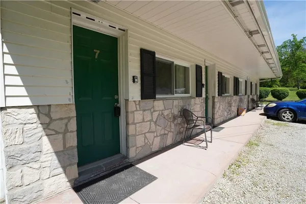 $395 | 510 Three Mile Hill, Unit 7, Mount Pleasant, PA 15666