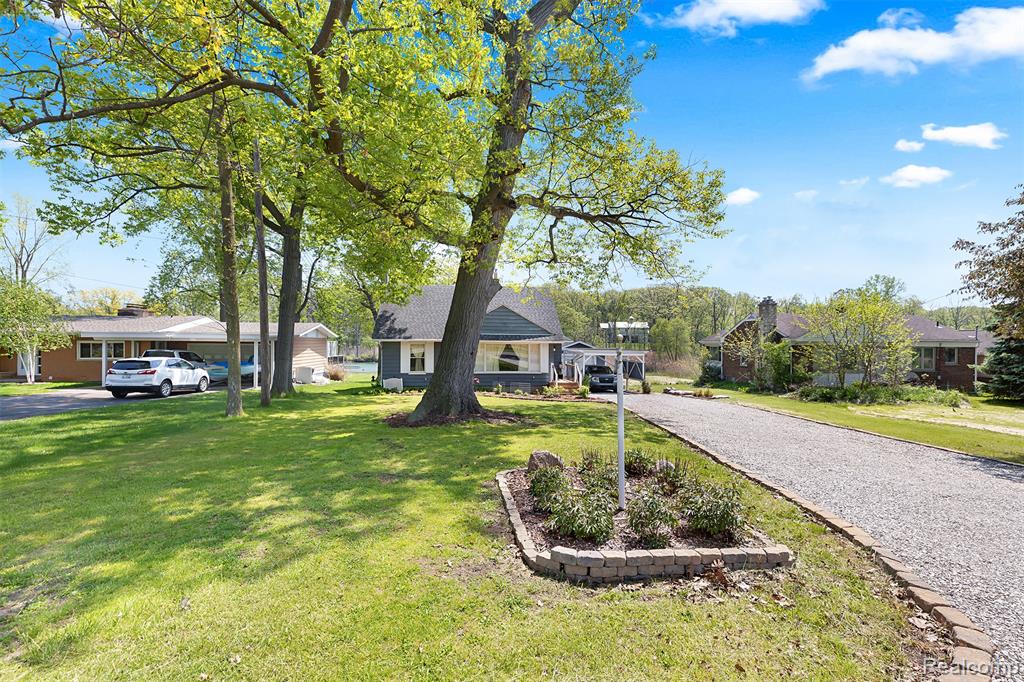 22827 Meridian Road Grosse Ile, MI 48138 - Photo 12 of 44