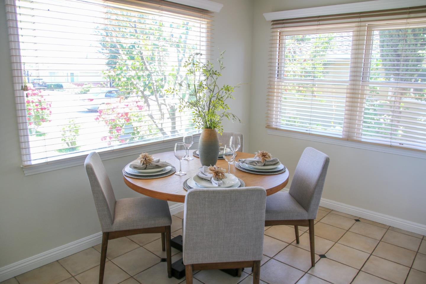 747 North 18th Street San Jose, CA 95112 - Photo 13 of 39 a dining room with furniture and window