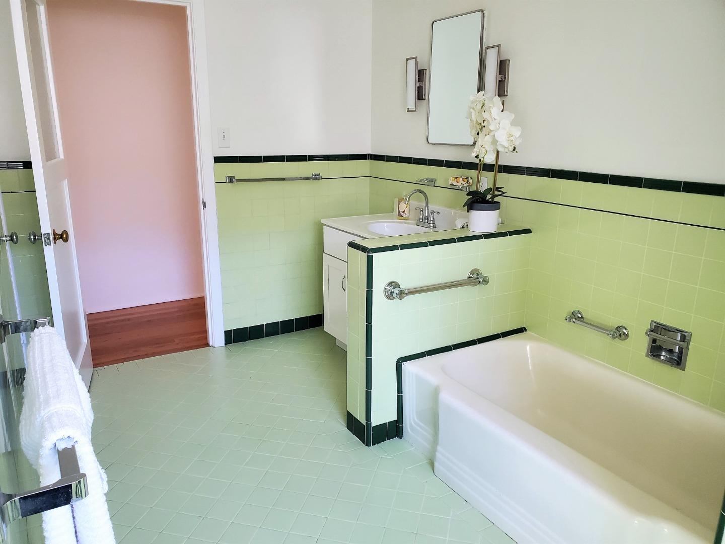 747 North 18th Street San Jose, CA 95112 - Photo 25 of 39 a bathroom with a tub sink and mirror