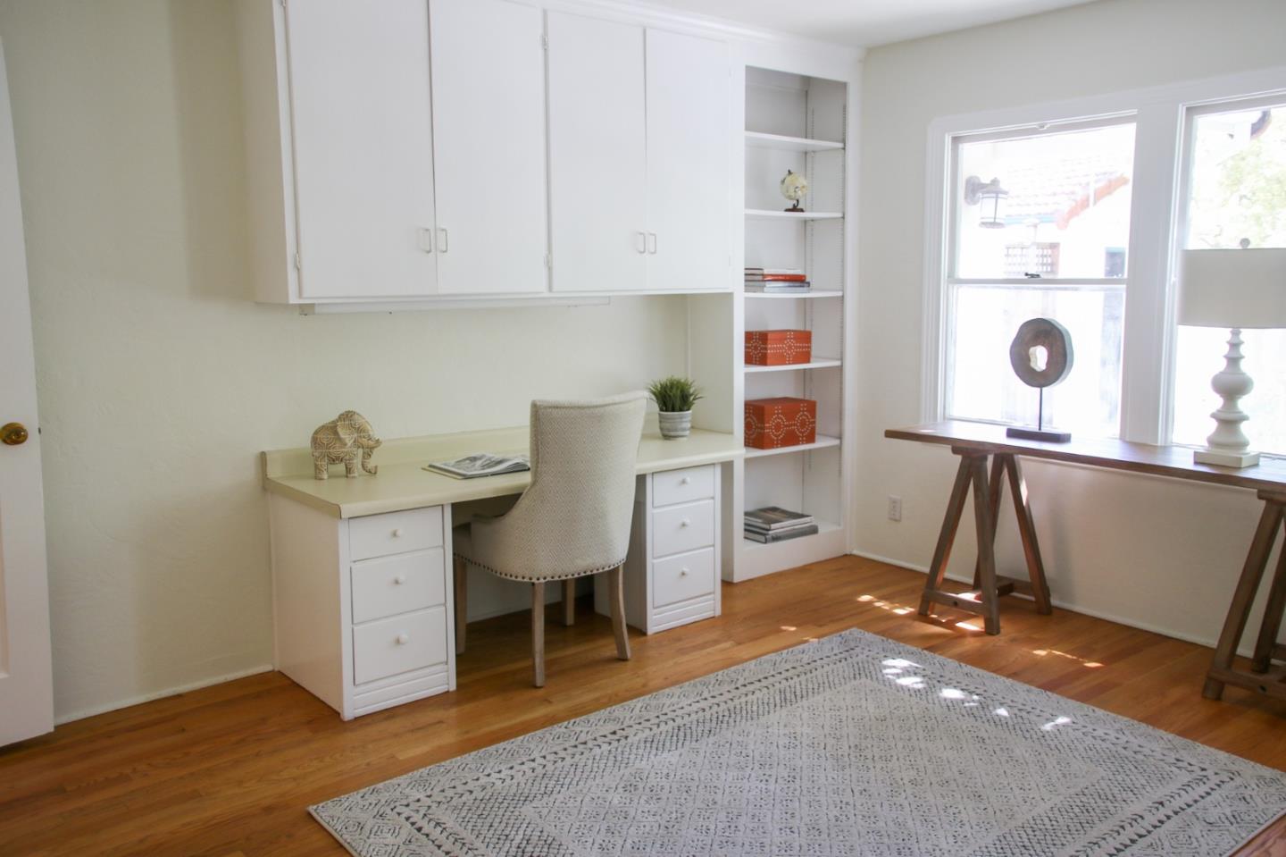 747 North 18th Street San Jose, CA 95112 - Photo 27 of 39 a workspace with furniture and window