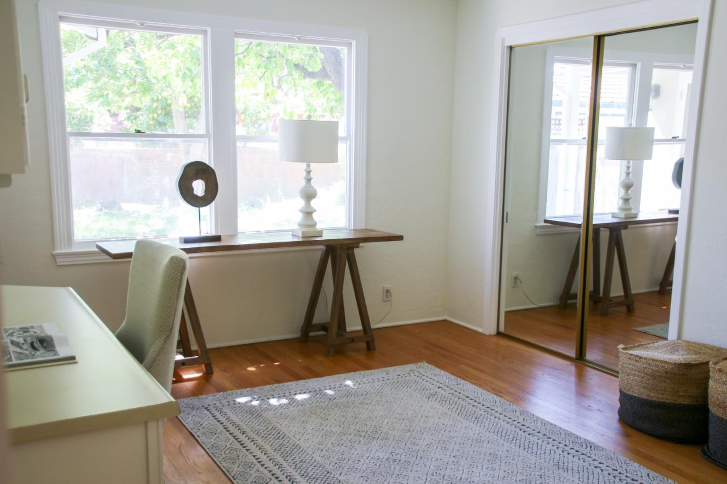 747 North 18th Street San Jose, CA 95112 - Photo 28 of 39 a room with windows