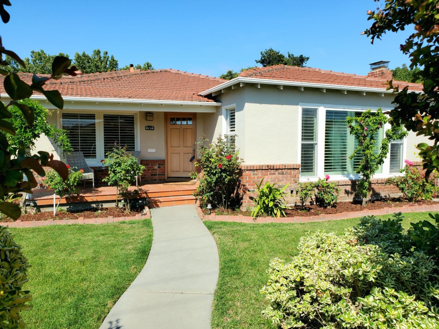 747 North 18th Street San Jose, CA 95112 - Photo 4 of 39 a front view of a house with a yard