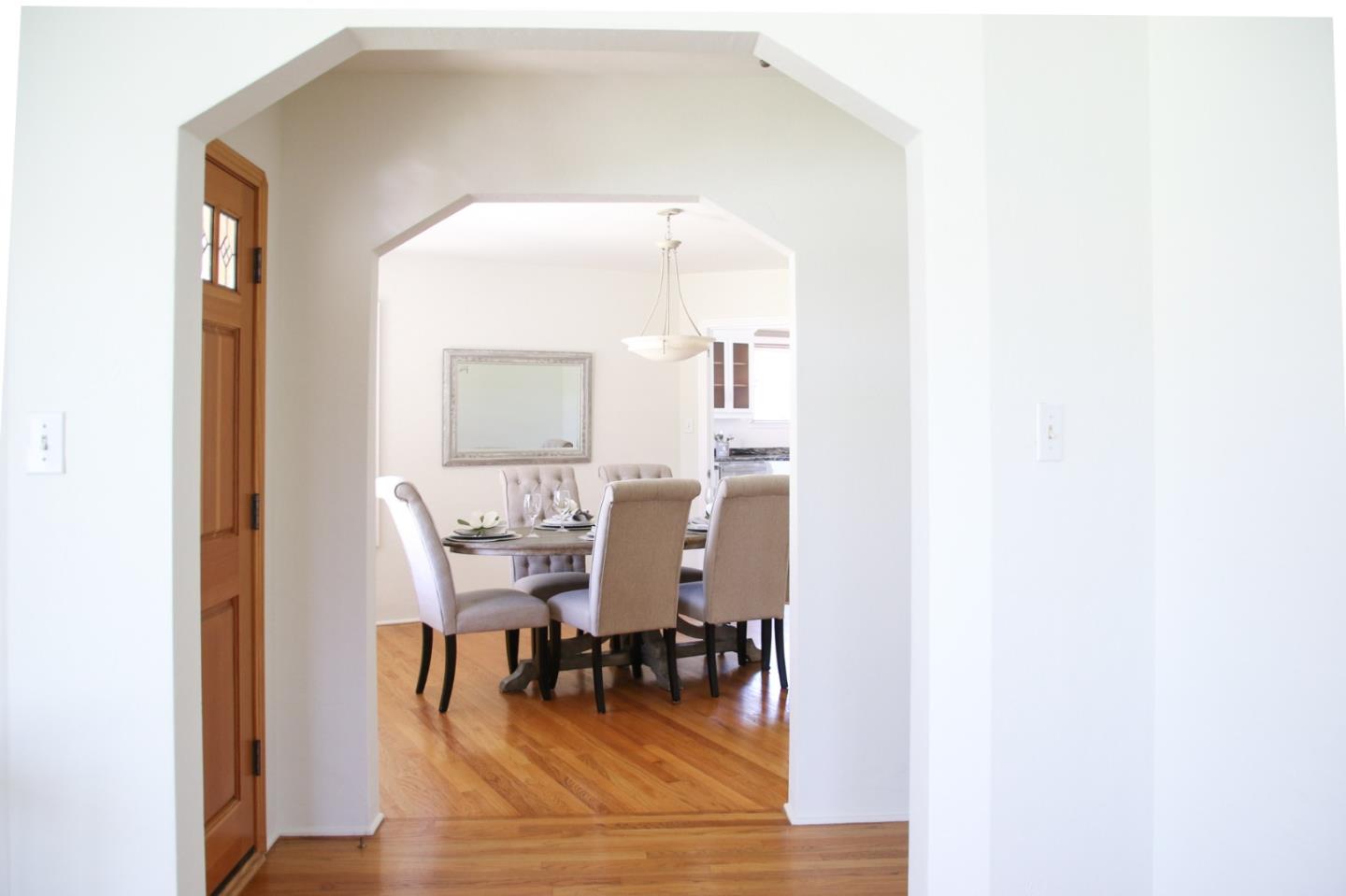 747 North 18th Street San Jose, CA 95112 - Photo 9 of 39 a view of a dining room with furniture