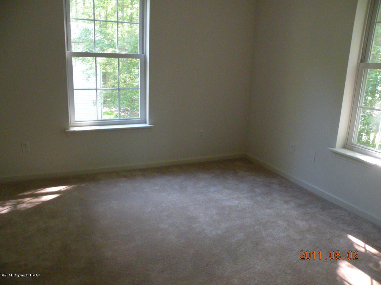 315 Red Run Road Pocono Summit, PA 18346 - Photo 8 of 10 an empty room with a window