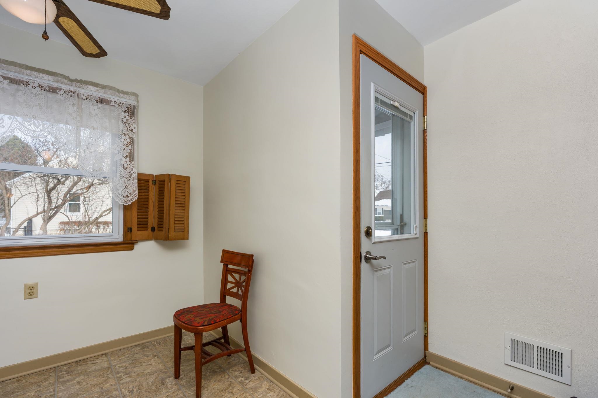 4803 Shore Acres Road Monona, WI 53716 - Photo 11 of 35