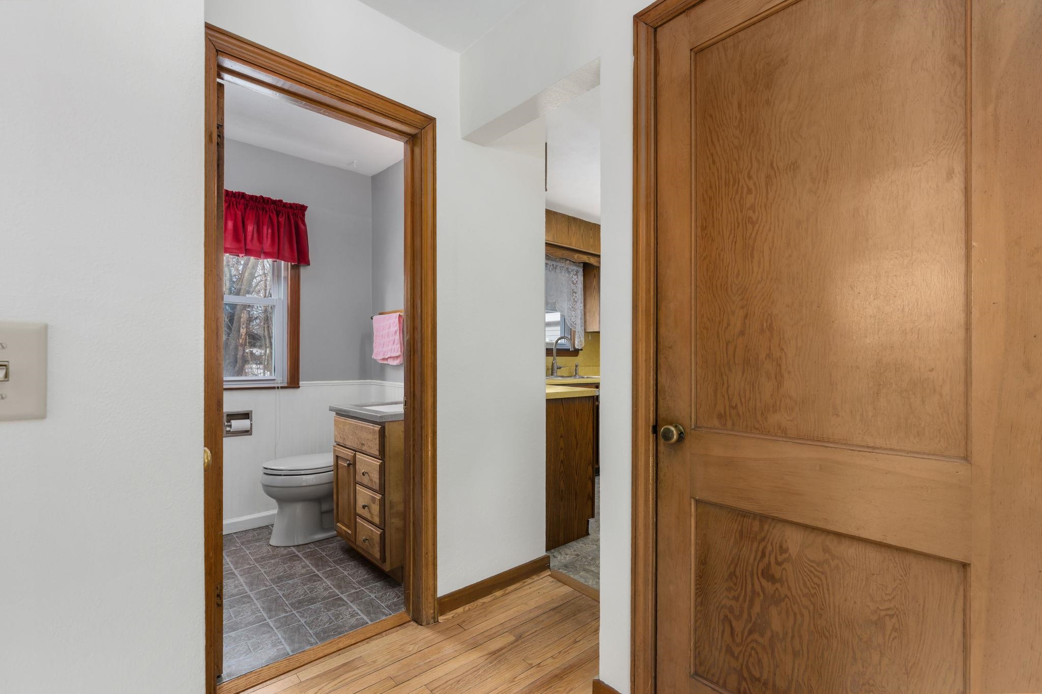 4803 Shore Acres Road Monona, WI 53716 - Photo 13 of 35