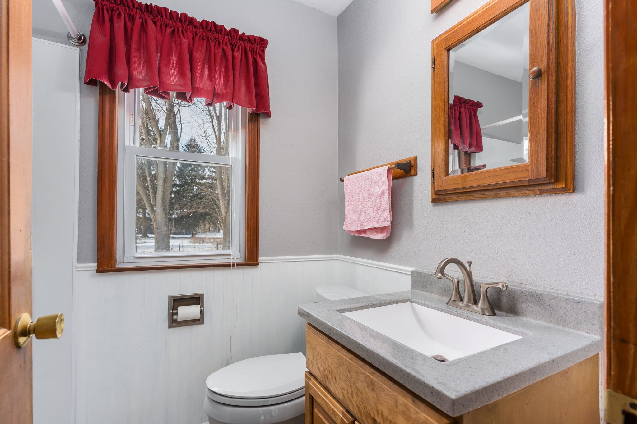 4803 Shore Acres Road Monona, WI 53716 - Photo 14 of 35