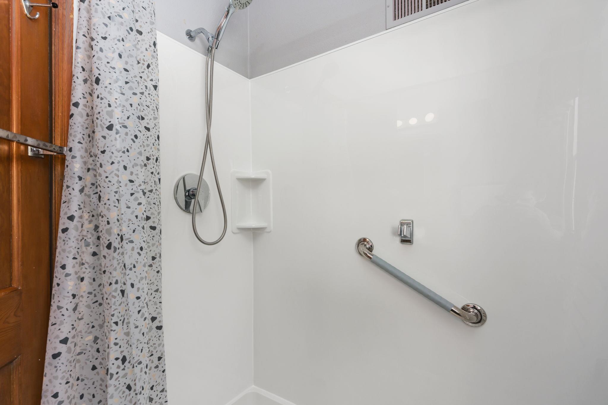 4803 Shore Acres Road Monona, WI 53716 - Photo 15 of 35