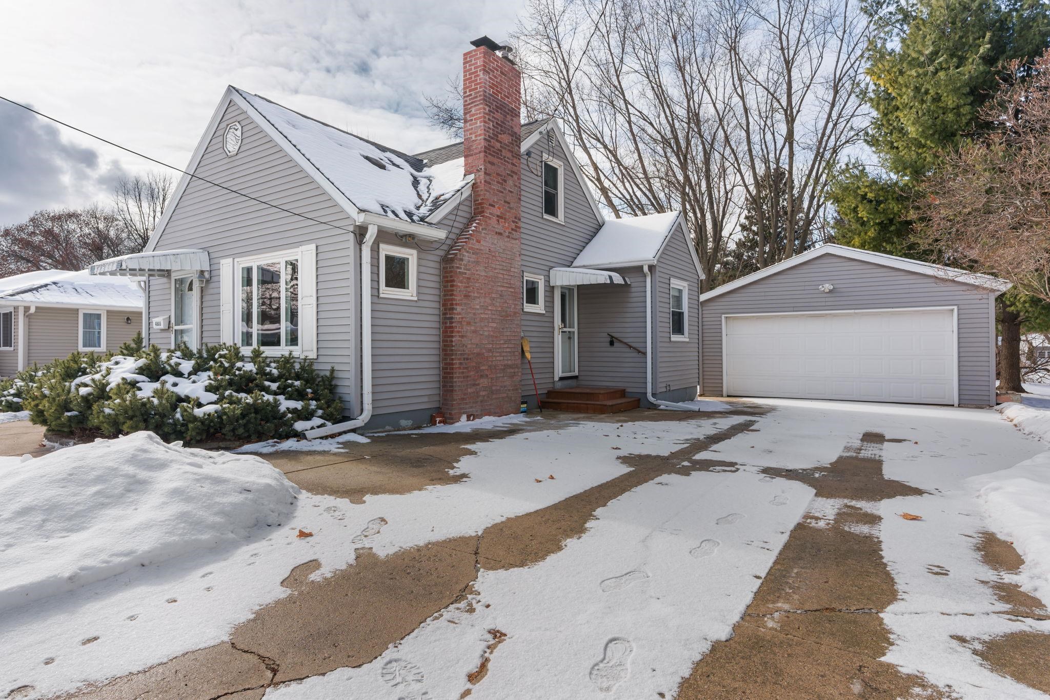 4803 Shore Acres Road Monona, WI 53716 - Photo 2 of 35