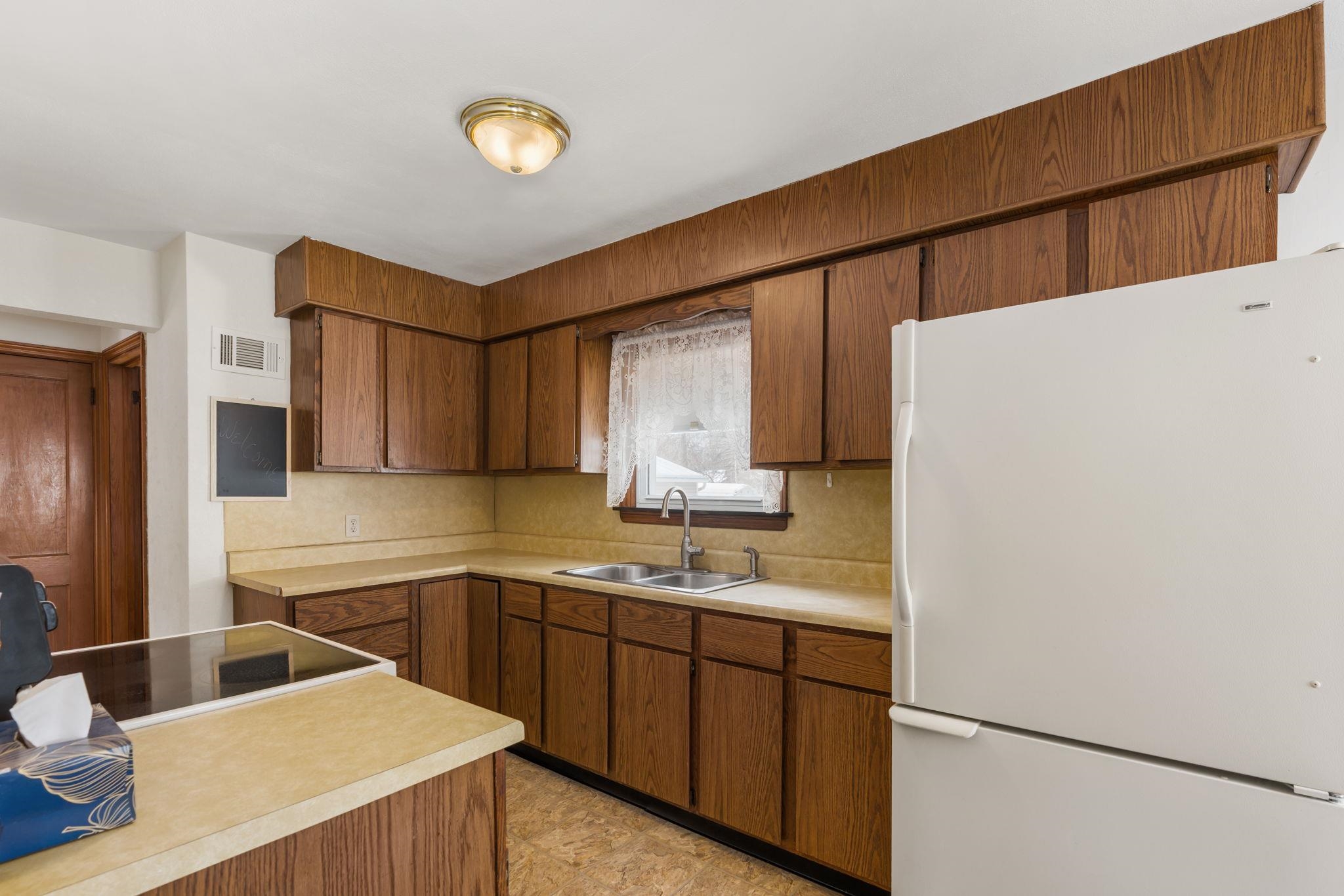 4803 Shore Acres Road Monona, WI 53716 - Photo 8 of 35